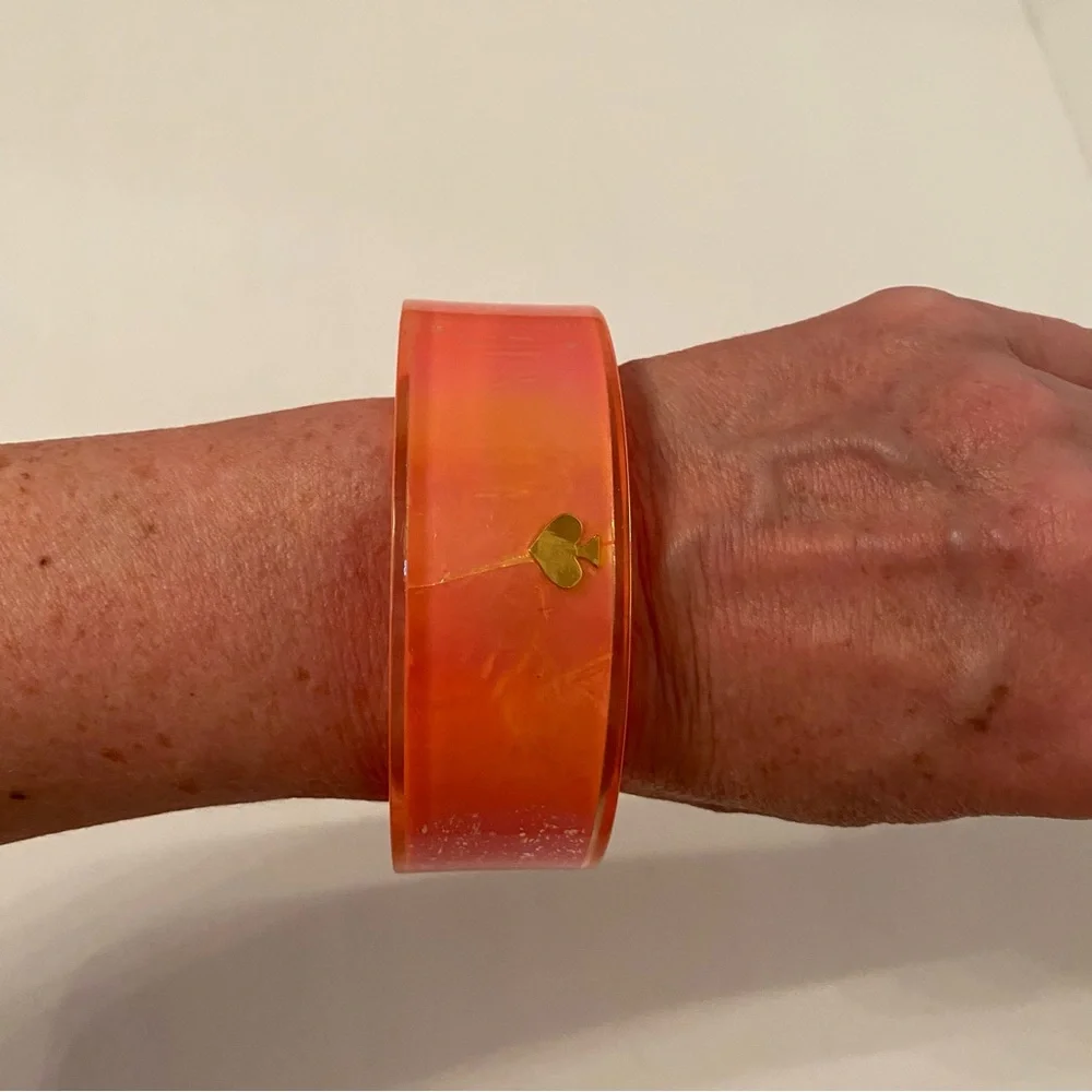 KATE SPADE BRACELET BANGLE ORANGE CLEAR LUCITE GOLD SPADE ONE SIZE OS SLIP ON - Picture 3 of 9